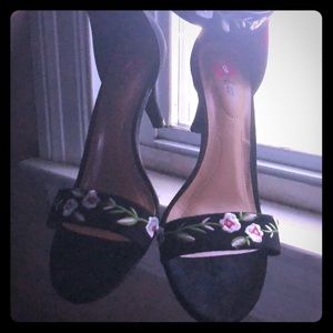 There not my size so I won’t to give them away